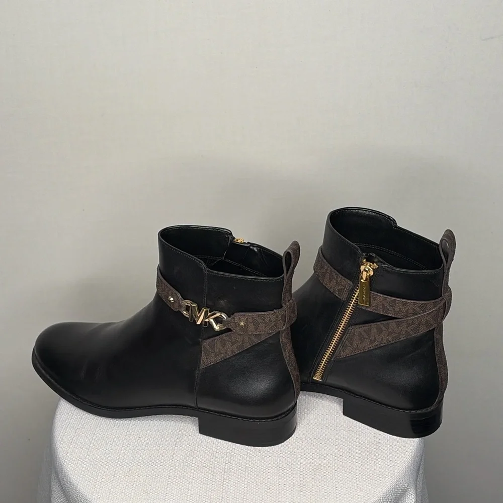 Michael Kors Black Leather Ankle Boots women’s Size 8 MK Logo Strap(B82)✨